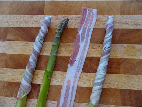 Gruener Spargel mit Bacon Umwickelt