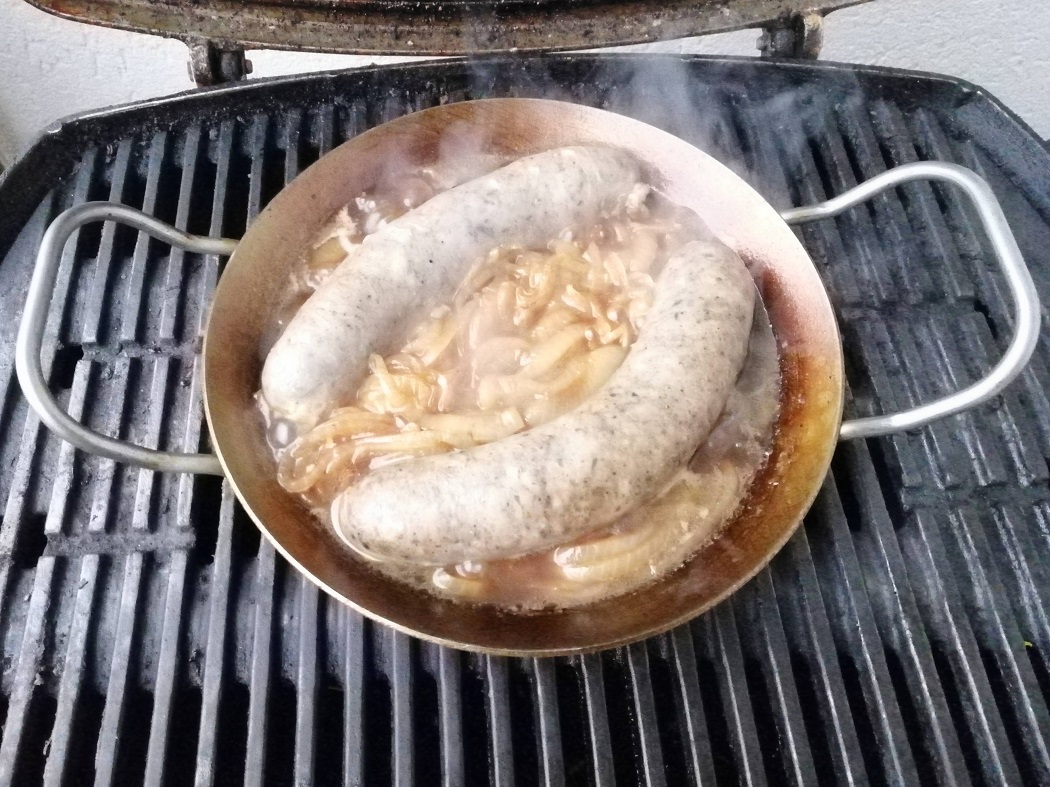 Bratwurst im Bier Zwiebel Sud