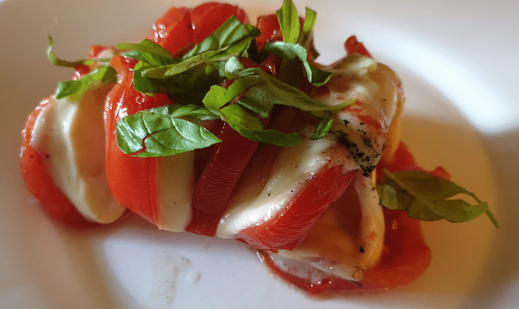 Gegrillte Tomate mit Morzarella