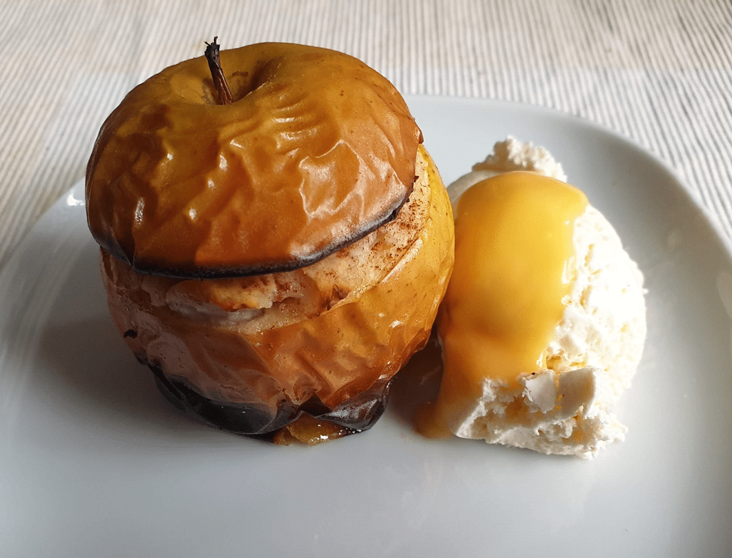 Gegrillter Apfel mit Marzipan